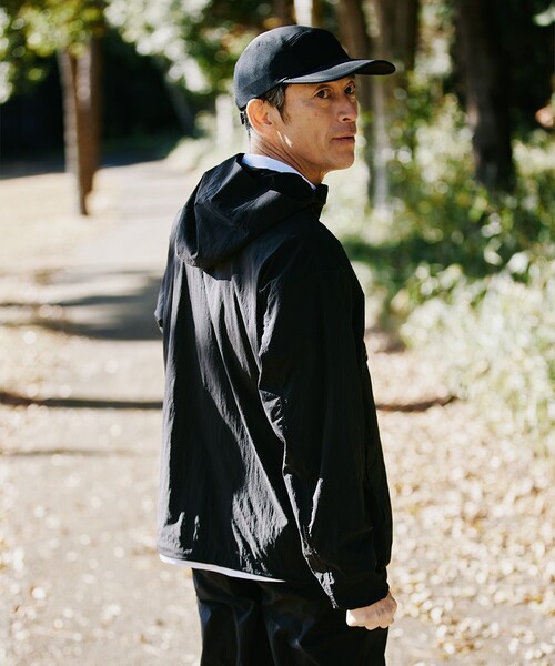 BEAMS GOLF（ビームスゴルフ）の「B.G.THREE / ALL-TIME ナイロン アノラックパーカー（ブルゾン・メンズ・ネイビー/ブラック・MEDIUM/X-LARGE/LARGE）」の21枚目の写真
