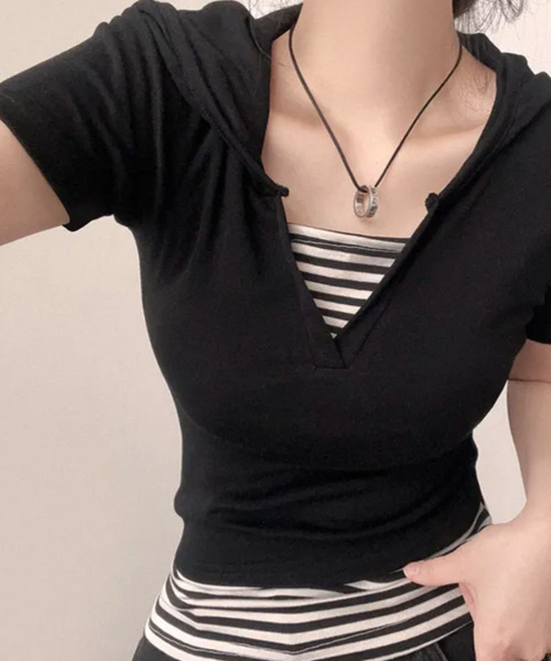 VIVID LADY(ビビッドレディー)の「キャミソールレイヤード風 フード付き Tシャツ(Tシャツ/カットソー・レディース・ブラック/ホワイト・FREE)」の2枚目の写真