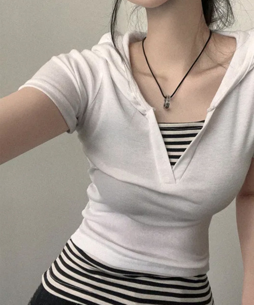 VIVID LADY(ビビッドレディー)の「キャミソールレイヤード風 フード付き Tシャツ(Tシャツ/カットソー・レディース・ブラック/ホワイト・FREE)」の9枚目の写真