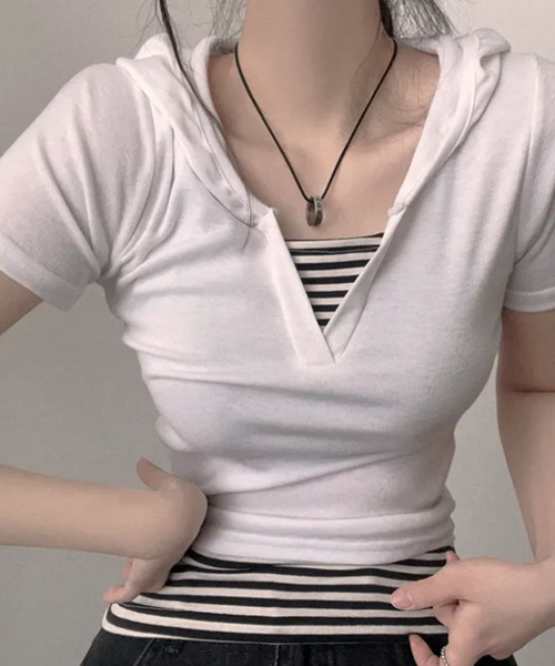 VIVID LADY(ビビッドレディー)の「キャミソールレイヤード風 フード付き Tシャツ(Tシャツ/カットソー・レディース・ブラック/ホワイト・FREE)」の10枚目の写真