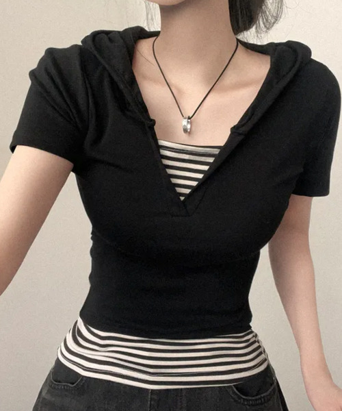 VIVID LADY(ビビッドレディー)の「キャミソールレイヤード風 フード付き Tシャツ(Tシャツ/カットソー・レディース・ブラック/ホワイト・FREE)」の6枚目の写真