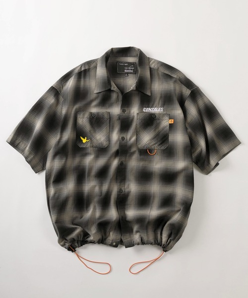 (What it isNt)ART BY MARKGONZALES(ワットイットイズント)の「【75】【(What it isNt) ART BY MARK GONZALES/ワットイズイズント マークゴンザレス】裾ドローコード付 チェック&ストライプ ワンポイント刺繍 バックデザイン 半袖シャツ オーバーサイズ(シャツ/ブラウス・メンズ・サックスブルー/ブラック・M/L/XL)」の3枚目の写真