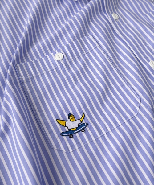 (What it isNt)ART BY MARKGONZALES(ワットイットイズント)の「【75】【(What it isNt) ART BY MARK GONZALES/ワットイズイズント マークゴンザレス】裾ドローコード付 チェック&ストライプ ワンポイント刺繍 バックデザイン 半袖シャツ オーバーサイズ(シャツ/ブラウス・メンズ・サックスブルー/ブラック・M/L/XL)」の8枚目の写真