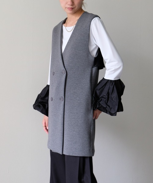 DOLLUPOOPS（ドールアップウップス）の「バック起毛サテンフリルボンディングベスト（ベスト・レディース・ベージュ/チャコール/ブラック・38）」の3枚目の写真