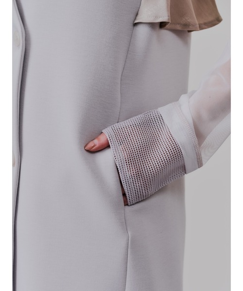 DOLLUPOOPS（ドールアップウップス）の「バック起毛サテンフリルボンディングベスト（ベスト・レディース・ベージュ/チャコール/ブラック・38）」の17枚目の写真