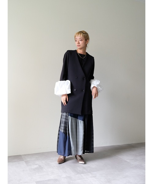 DOLLUPOOPS（ドールアップウップス）の「バック起毛サテンフリルボンディングベスト（ベスト・レディース・ベージュ/チャコール/ブラック・38）」の10枚目の写真