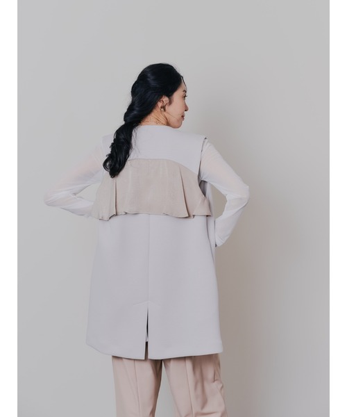 DOLLUPOOPS（ドールアップウップス）の「バック起毛サテンフリルボンディングベスト（ベスト・レディース・ベージュ/チャコール/ブラック・38）」の5枚目の写真