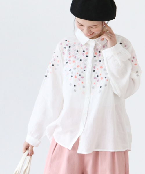 sanpo kuschel(サンポクシェル)の「鮮やか花刺繍ブラウス(長袖)(シャツ/ブラウス・レディース・ホワイト・FREE)」の6枚目の写真