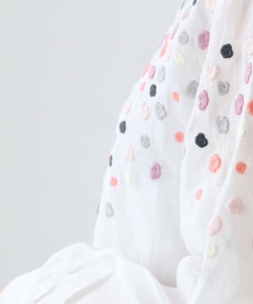 sanpo kuschel(サンポクシェル)の「鮮やか花刺繍ブラウス(長袖)(シャツ/ブラウス・レディース・ホワイト・FREE)」の15枚目の写真