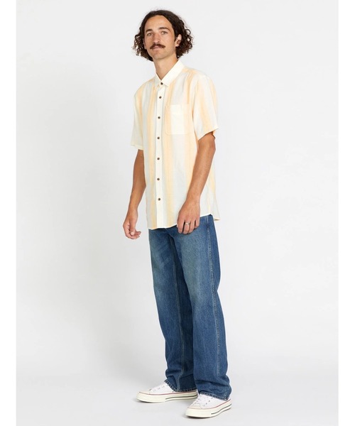VOLCOM(ボルコム)の「【VOLCOM/ボルコム】 Flaxstone Short Sleeve /胸ポケットロゴワンポイントストライプ半袖シャツ(シャツ/ブラウス・メンズ・オフホワイト・LARGE)」の1枚目の写真