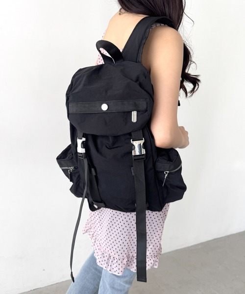 LOVALOT(ラバロット)の「ナイロン調バックパック(バックパック/リュック・レディース・グレー/アイボリー/ブラック・FREE)」の5枚目の写真