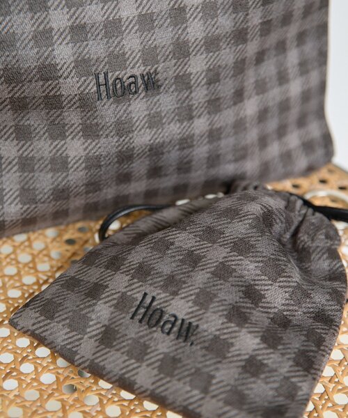 Whim Gazette（ウィムガゼット）の「【Hoaw.×Sampoコラボアイテム】 巾着（ハンドバッグ・レディース・グレー/ブラウン・FREE）」の4枚目の写真