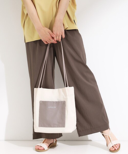 SHOO・LA・RUE(シューラルー)の「シンプルだから使いやすい つまみハンドル帆布トートバッグ(トートバッグ・レディース・グレー系4/ブラック系4/ブルー/グレー/イエロー・00)」の3枚目の写真