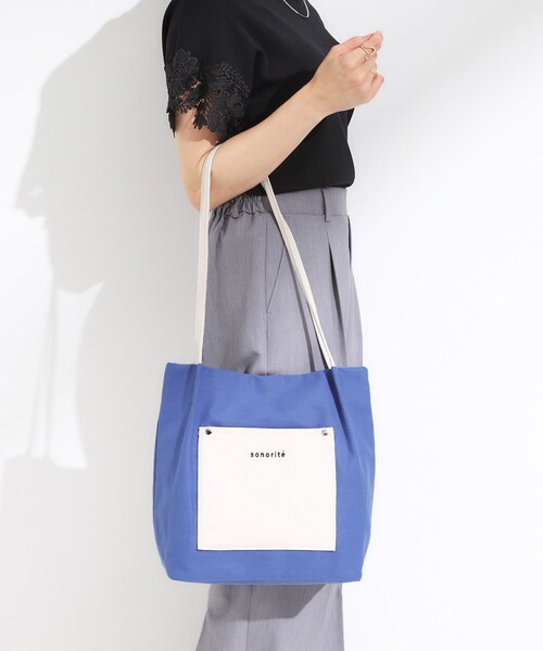 SHOO・LA・RUE(シューラルー)の「シンプルだから使いやすい つまみハンドル帆布トートバッグ(トートバッグ・レディース・グレー系4/ブラック系4/ブルー/グレー/イエロー・00)」の4枚目の写真