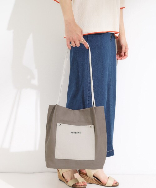 SHOO・LA・RUE(シューラルー)の「シンプルだから使いやすい つまみハンドル帆布トートバッグ(トートバッグ・レディース・グレー系4/ブラック系4/ブルー/グレー/イエロー・00)」の6枚目の写真