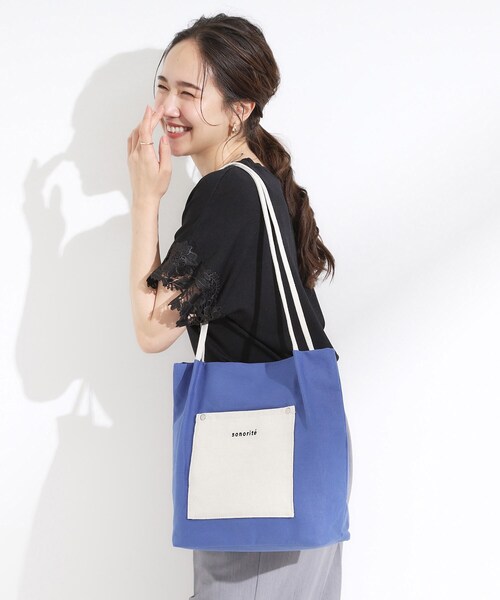 SHOO・LA・RUE(シューラルー)の「シンプルだから使いやすい つまみハンドル帆布トートバッグ(トートバッグ・レディース・グレー系4/ブラック系4/ブルー/グレー/イエロー・00)」の10枚目の写真