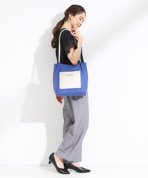 SHOO・LA・RUE(シューラルー)の「シンプルだから使いやすい つまみハンドル帆布トートバッグ(トートバッグ・レディース・グレー系4/ブラック系4/ブルー/グレー/イエロー・00)」の11枚目の写真