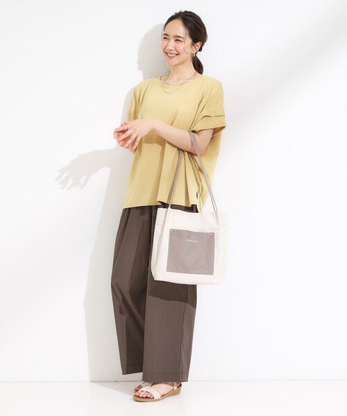 SHOO・LA・RUE(シューラルー)の「シンプルだから使いやすい つまみハンドル帆布トートバッグ(トートバッグ・レディース・グレー系4/ブラック系4/ブルー/グレー/イエロー・00)」の13枚目の写真