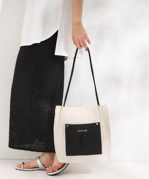 SHOO・LA・RUE(シューラルー)の「シンプルだから使いやすい つまみハンドル帆布トートバッグ(トートバッグ・レディース・グレー系4/ブラック系4/ブルー/グレー/イエロー・00)」の14枚目の写真