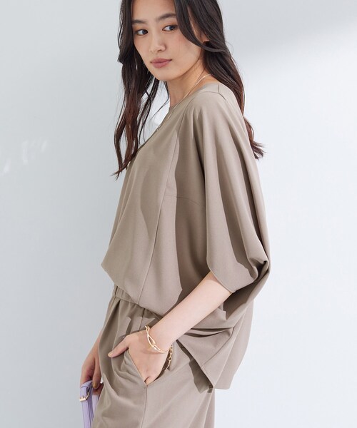 INDIVI(インディヴィ)の「【体型カバー/SETUP可能】ジョーゼット ドルマンブラウス(シャツ/ブラウス・レディース・ブラック/ブラウン系/ダークグレー/ホワイト・38/05/13/15 /34)」の18枚目の写真