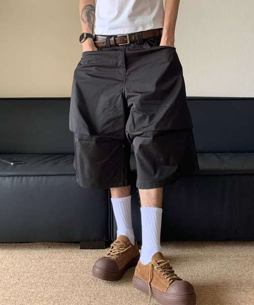 HIRO ブラック ワイドシルエット ハーフパンツ HIRO ブラック ワイドシルエット ハーフパンツ