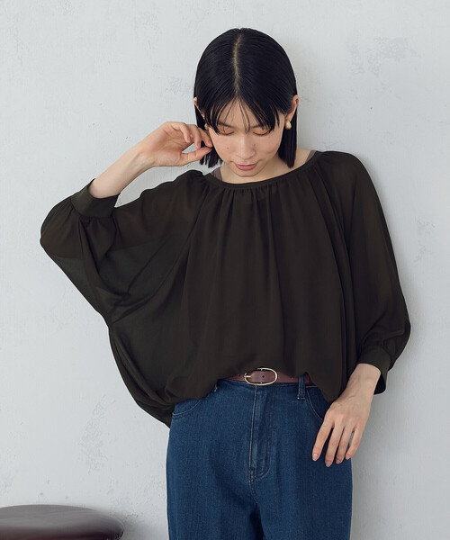 COMME CA ISM(コムサイズム)の「【オンライン・店舗限定】バルーンスリーブ ブラウス+タンクトップ(シャツ/ブラウス・レディース・グリーン/ブラウン/ブラック・LARGE/MEDIUM)」の2枚目の写真