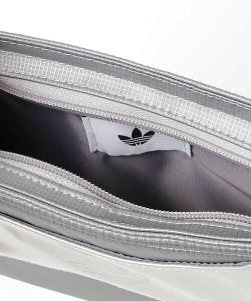 adidas（アディダス）の「クラッチ ショルダーバッグ / アディダスオリジナルス adidas Originals（ショルダーバッグ・メンズ・シルバー・FREE）」の9枚目の写真