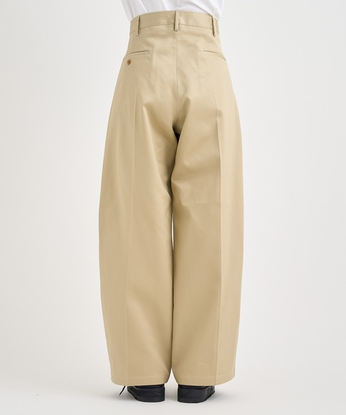 KHOKI(コッキ)の「【KHOKI / コッキ】Tuck-detail cotton pants(チノパンツ・メンズ・カーキ/ベージュ・3/2/1)」の20枚目の写真