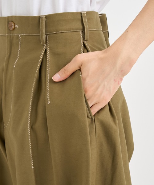 KHOKI(コッキ)の「【KHOKI / コッキ】Tuck-detail cotton pants(チノパンツ・メンズ・カーキ/ベージュ・3/2/1)」の9枚目の写真
