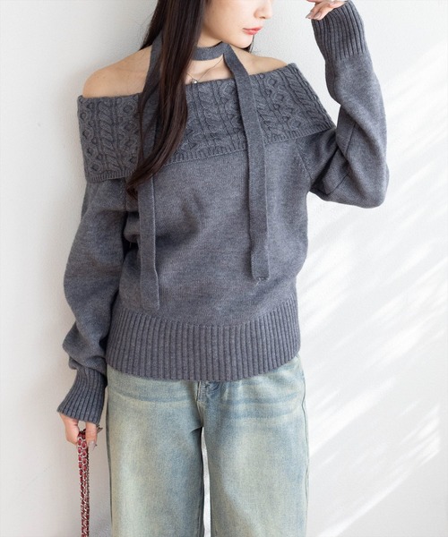 STAY MOTION（ステイモーション）の「【WEB限定】チョーカー付きケーブル編みオフショルダーニットトップス［韓国ファッション カジュアル］（ニット/セーター・レディース・オフホワイト/チャコールグレー/グレー・F）」の8枚目の写真