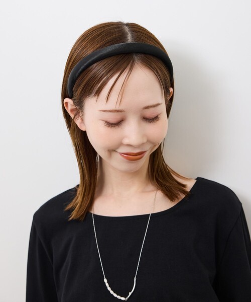 ROPE' PICNIC(ロペピクニック)の「プレート付きサテンカチューシャ(カチューシャ・レディース・ブラック/ブラウン系その他2/ベージュ系その他・FREE)」の4枚目の写真