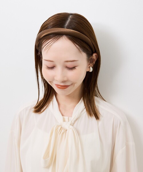 ROPE' PICNIC(ロペピクニック)の「プレート付きサテンカチューシャ(カチューシャ・レディース・ブラック/ブラウン系その他2/ベージュ系その他・FREE)」の5枚目の写真