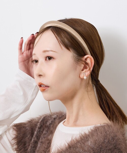 ROPE' PICNIC(ロペピクニック)の「プレート付きサテンカチューシャ(カチューシャ・レディース・ブラック/ブラウン系その他2/ベージュ系その他・FREE)」の7枚目の写真