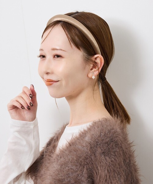 ROPE' PICNIC(ロペピクニック)の「プレート付きサテンカチューシャ(カチューシャ・レディース・ブラック/ブラウン系その他2/ベージュ系その他・FREE)」の8枚目の写真