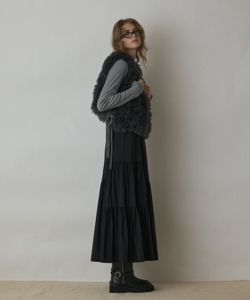 GRACE CONTINENTAL（グレースコンチネンタル）の「ショ－トファ－ジレ（その他アウター・レディース・チャコールグレー/キナリ/ベージュ・36）」の2枚目の写真