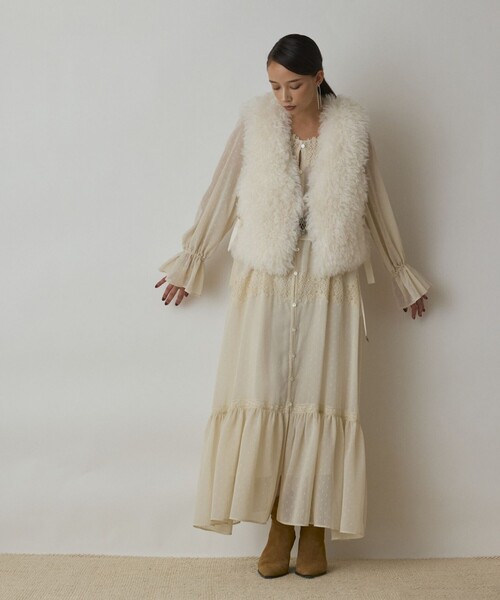 GRACE CONTINENTAL（グレースコンチネンタル）の「ショ－トファ－ジレ（その他アウター・レディース・チャコールグレー/キナリ/ベージュ・36）」の4枚目の写真