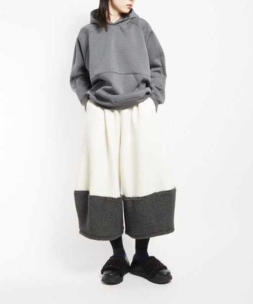gomme（ゴム）の「ダンボールニット　ヘムチェンジパンツ（その他パンツ・レディース・アイボリー/ブラック/チャコールグレー・MEDIUM）」の8枚目の写真