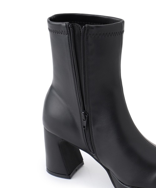 Juze（ジュゼ）の「ストームストレッチショートブーツ（ブーツ・レディース・ベージュ系その他2/ブラック・M/S）」の4枚目の写真