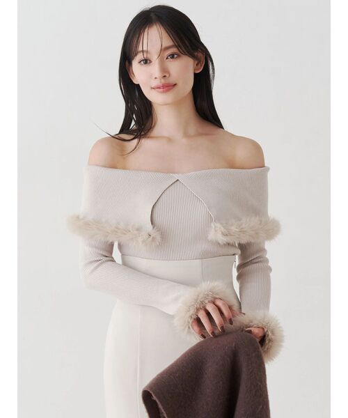MERCURYDUO（マーキュリーデュオ）の「【WEB限定カラーあり】フェイクファートリミングニット（ニット/セーター・レディース・ライトグレー/ブラック/ベージュ/レッド/オフホワイト・FREE）」の19枚目の写真