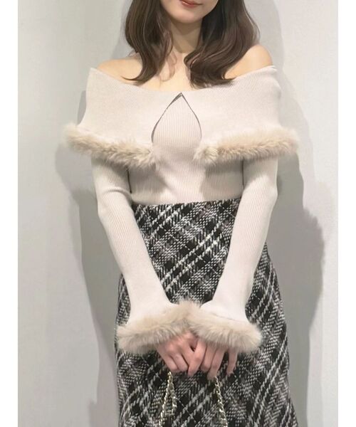 MERCURYDUO(マーキュリーデュオ)の「【WEB限定カラーあり】フェイクファートリミングニット(ニット/セーター・レディース・ライトグレー/ブラック/ベージュ/レッド/オフホワイト・FREE)」の22枚目の写真