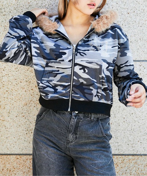 GORGE(ゴージ)の「《迷彩×ファー付き》レディース 裏毛スウェットジップパーカー ラインストーンロゴ 秋冬(パーカー・レディース・グレー/カーキ・F)」の6枚目の写真