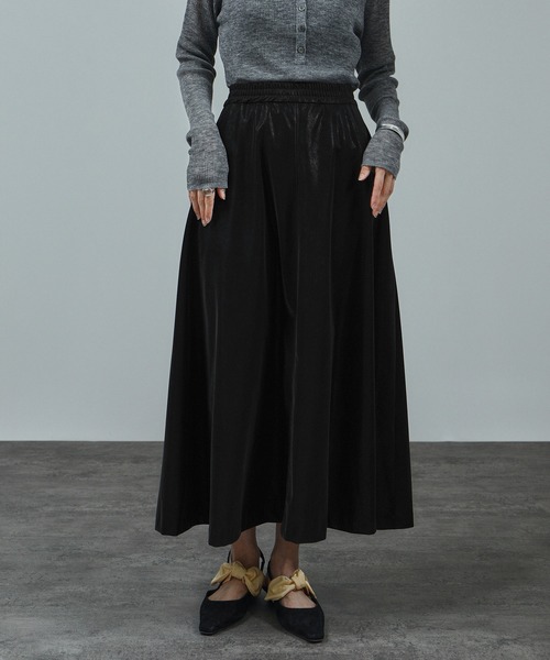 SALON adam et rope'（サロン アダム エ ロペ）の「パールレザーライクフレアスカート（スカート・レディース・ブラック/ブラウン系その他2・FREE）」の6枚目の写真