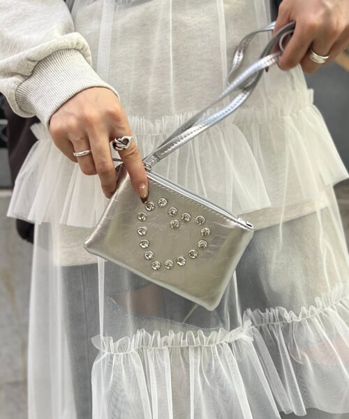 w closet(ダブルクローゼット)の「ハートショルダーミニケース(ショルダーバッグ・レディース・ブラック/シルバー・FREE)」の4枚目の写真