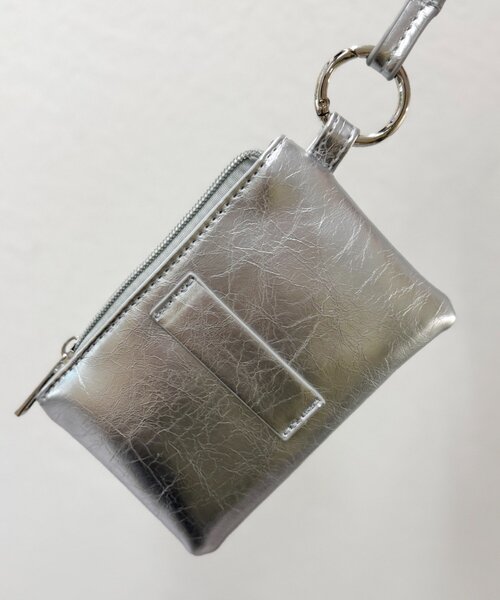 w closet(ダブルクローゼット)の「ハートショルダーミニケース(ショルダーバッグ・レディース・ブラック/シルバー・FREE)」の6枚目の写真