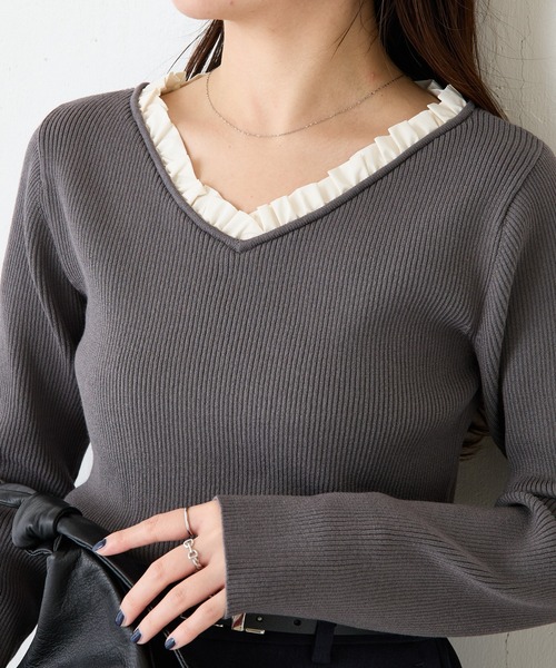 COLLAGE GALLARDAGALANTE（コラージュガリャルダガランテ）の「フリルリブニット（ニット/セーター・レディース・チャコールグレー/ベージュ・FREE）」の2枚目の写真