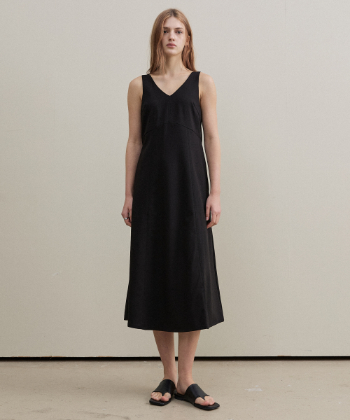 ARTID（アルティーダ）の「バックルビスチェワンピース_BLACK（ワンピース・レディース・ブラック・MEDIUM/SMALL）」の5枚目の写真