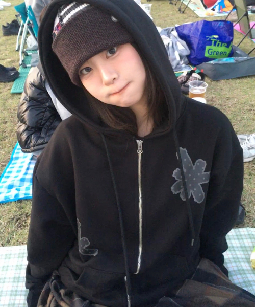 GRAVER（グレーバー）の「[ユニセックス]DOTS GRAV フードパーカー_2カラー（パーカー・レディース・ブラック/グレー・MEDIUM/LARGE）」の22枚目の写真