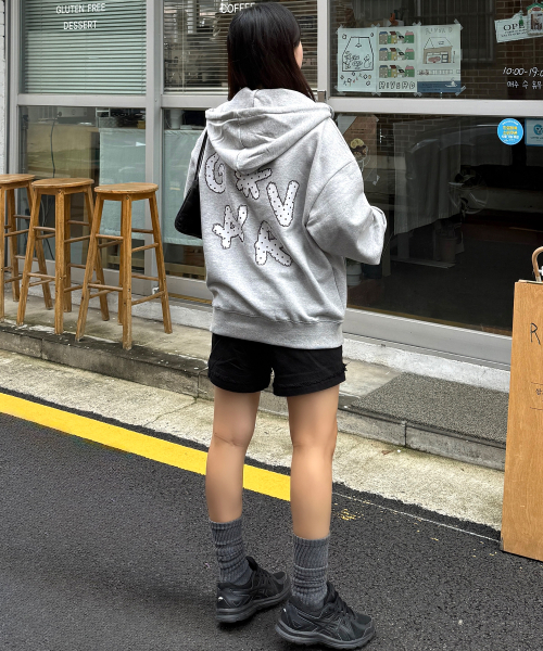 GRAVER（グレーバー）の「[ユニセックス]DOTS GRAV フードパーカー_2カラー（パーカー・レディース・ブラック/グレー・MEDIUM/LARGE）」の13枚目の写真