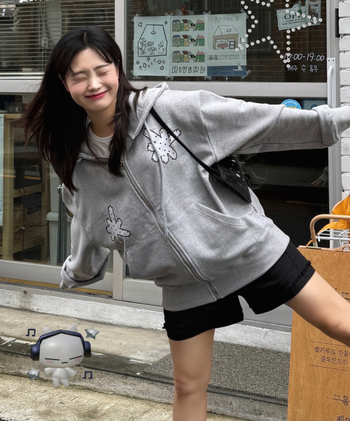 GRAVER（グレーバー）の「[ユニセックス]DOTS GRAV フードパーカー_2カラー（パーカー・レディース・ブラック/グレー・MEDIUM/LARGE）」の16枚目の写真