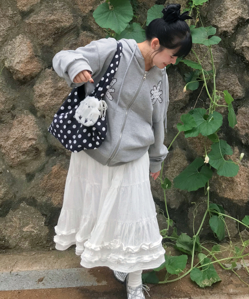 GRAVER（グレーバー）の「[ユニセックス]DOTS GRAV フードパーカー_2カラー（パーカー・レディース・ブラック/グレー・MEDIUM/LARGE）」の17枚目の写真